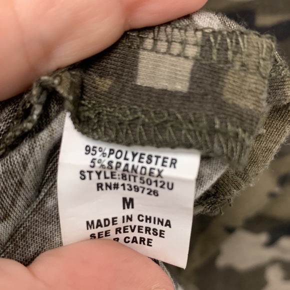 Honey Punch Camo Cropped T-Shirt Medium - Picture 5 of 5